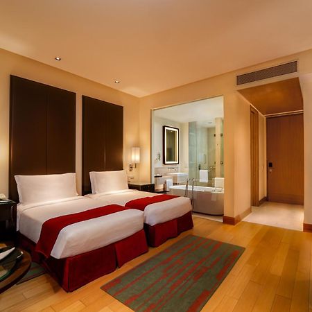 Trident Hyderabad Hotel Exterior photo A room at the Taj Bengal