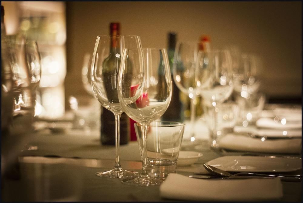 Trident Hyderabad Hotel Exterior photo Wine glasses