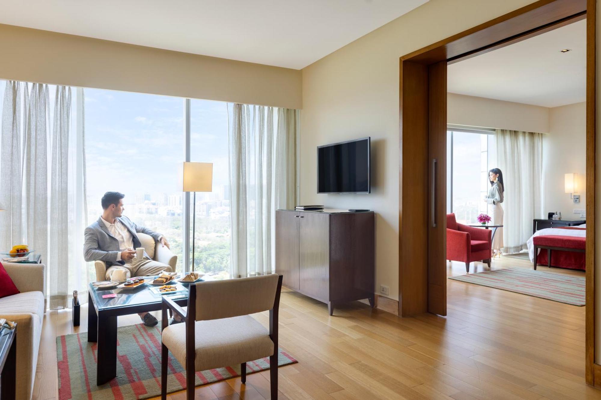 Trident Hyderabad Hotel Exterior photo Suite