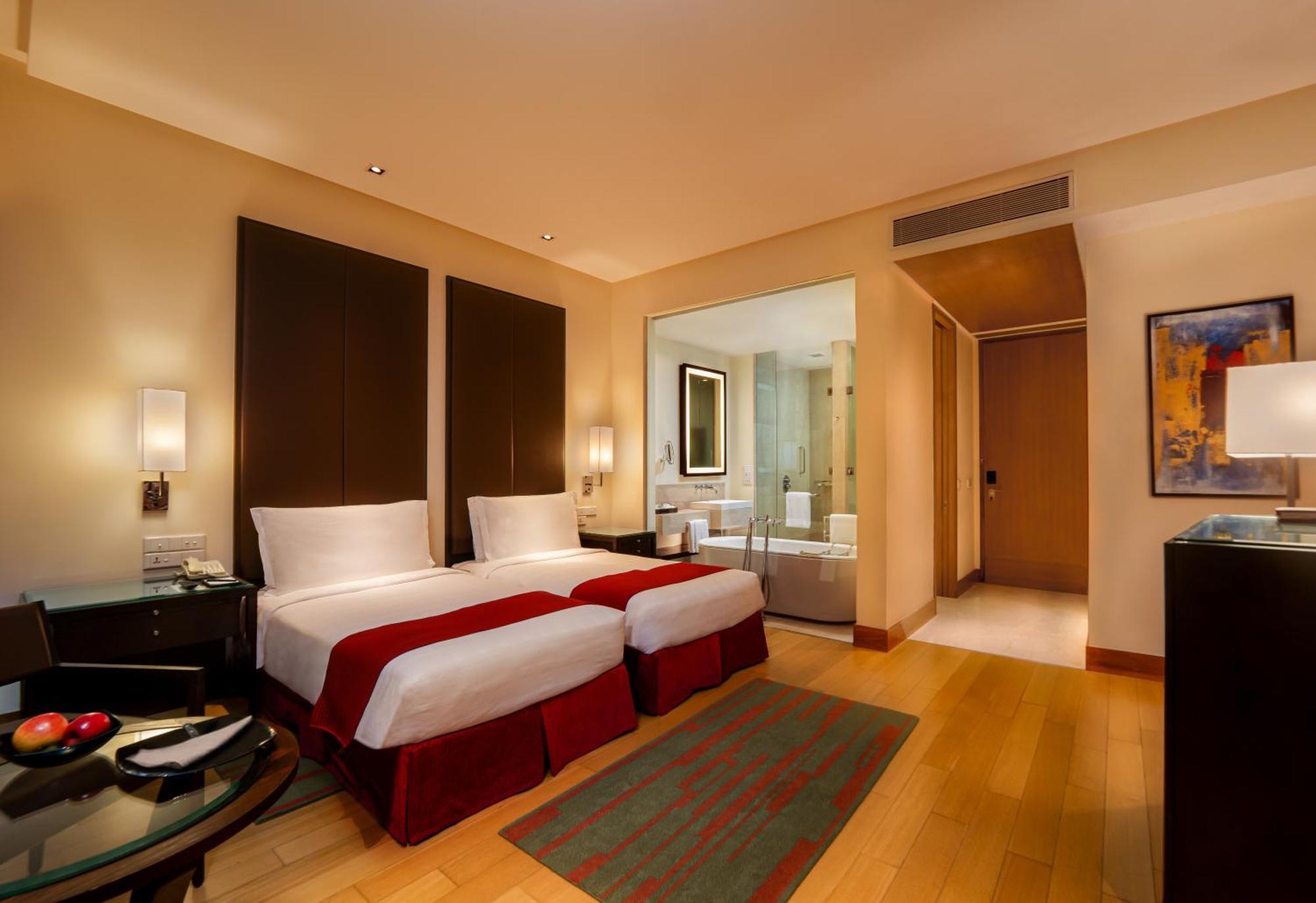 Trident Hyderabad Hotel Exterior photo A room at the Taj Bengal
