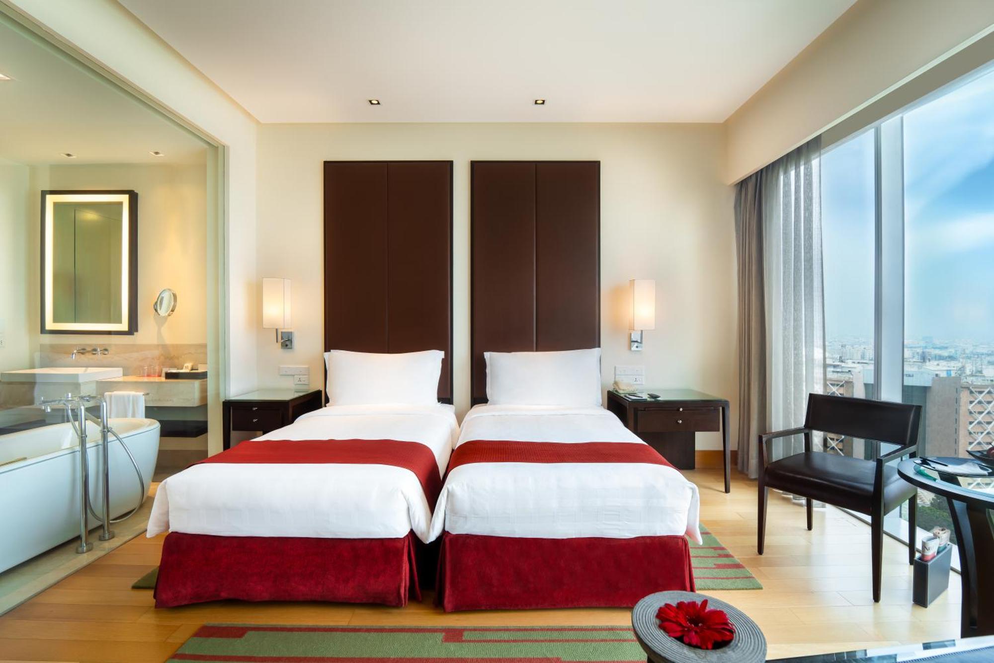 Trident Hyderabad Hotel Exterior photo A bedroom at the hotel
