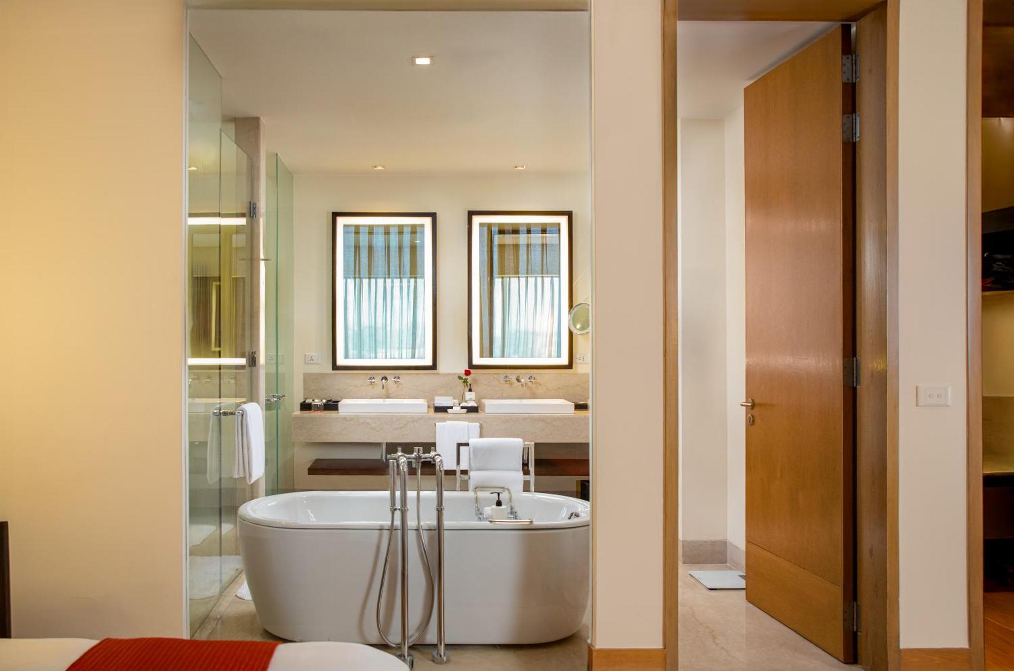 Trident Hyderabad Hotel Exterior photo