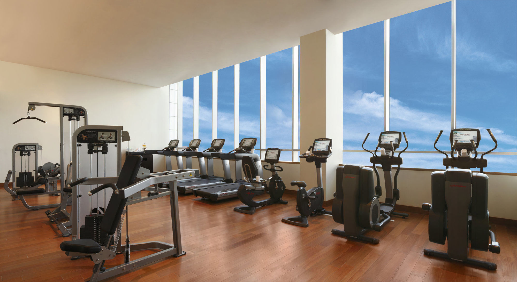 Trident Hyderabad Hotel Exterior photo The gym at the hotel