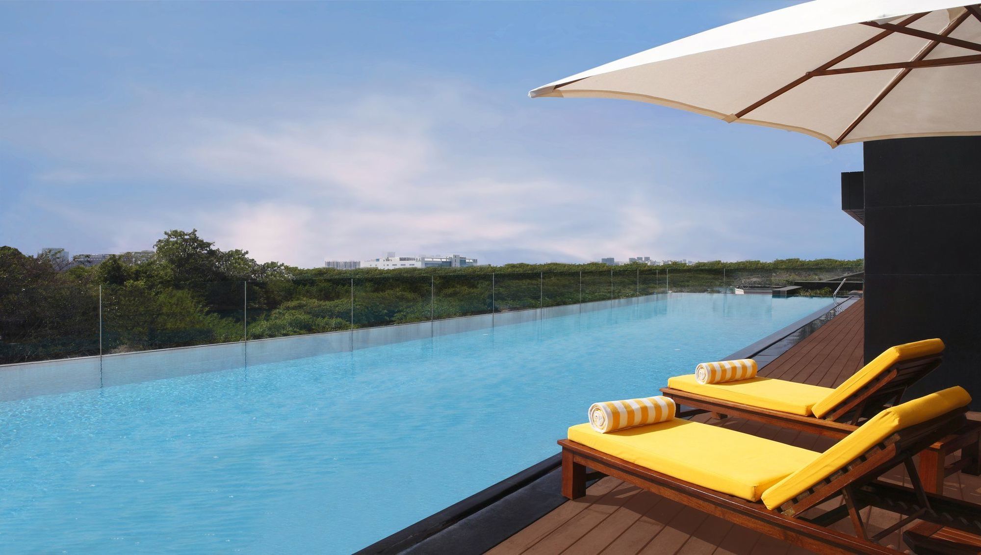 Trident Hyderabad Hotel Facilities photo Rooftop pool at the hotel