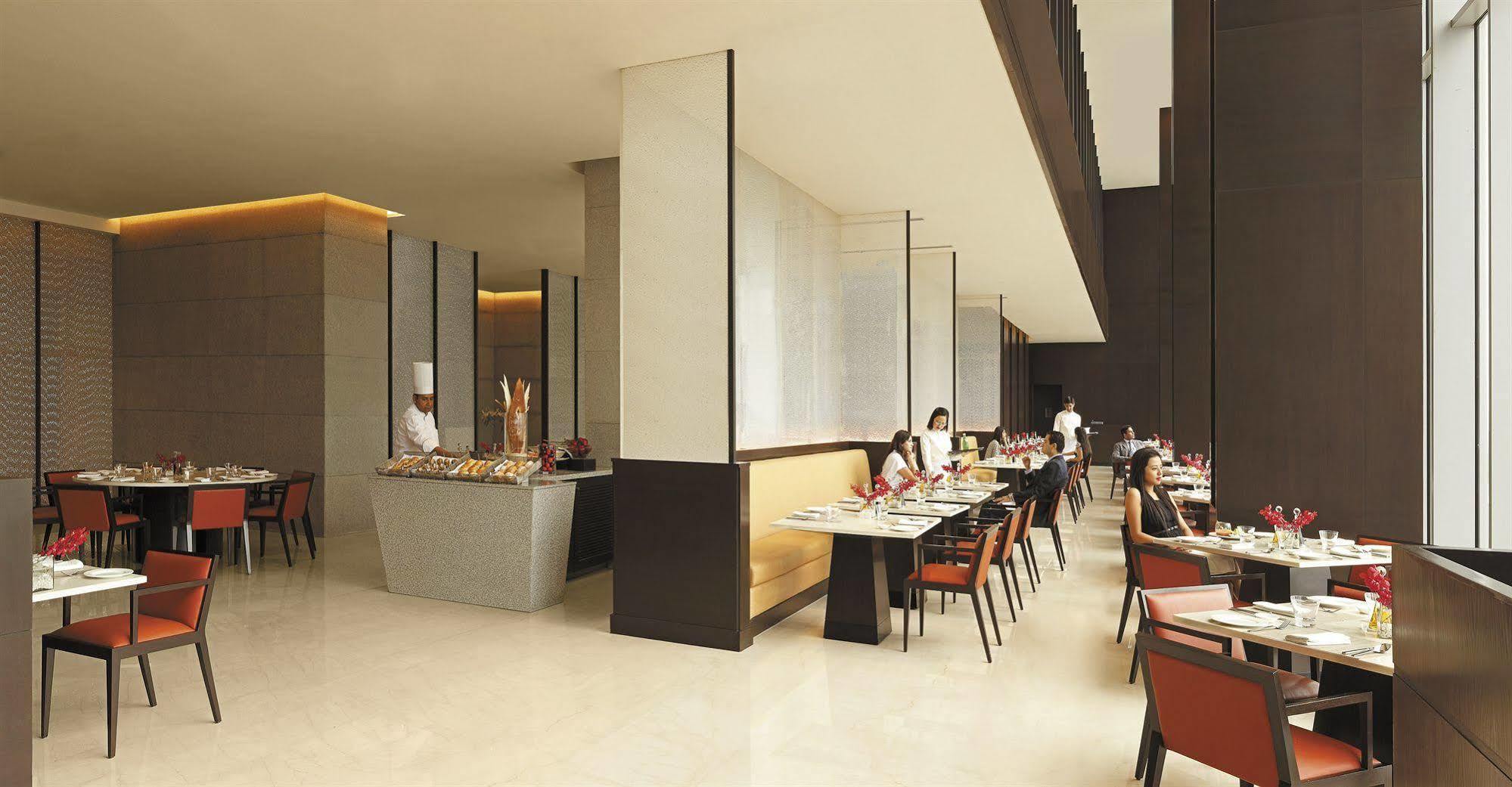 Trident Hyderabad Hotel Exterior photo The restaurant