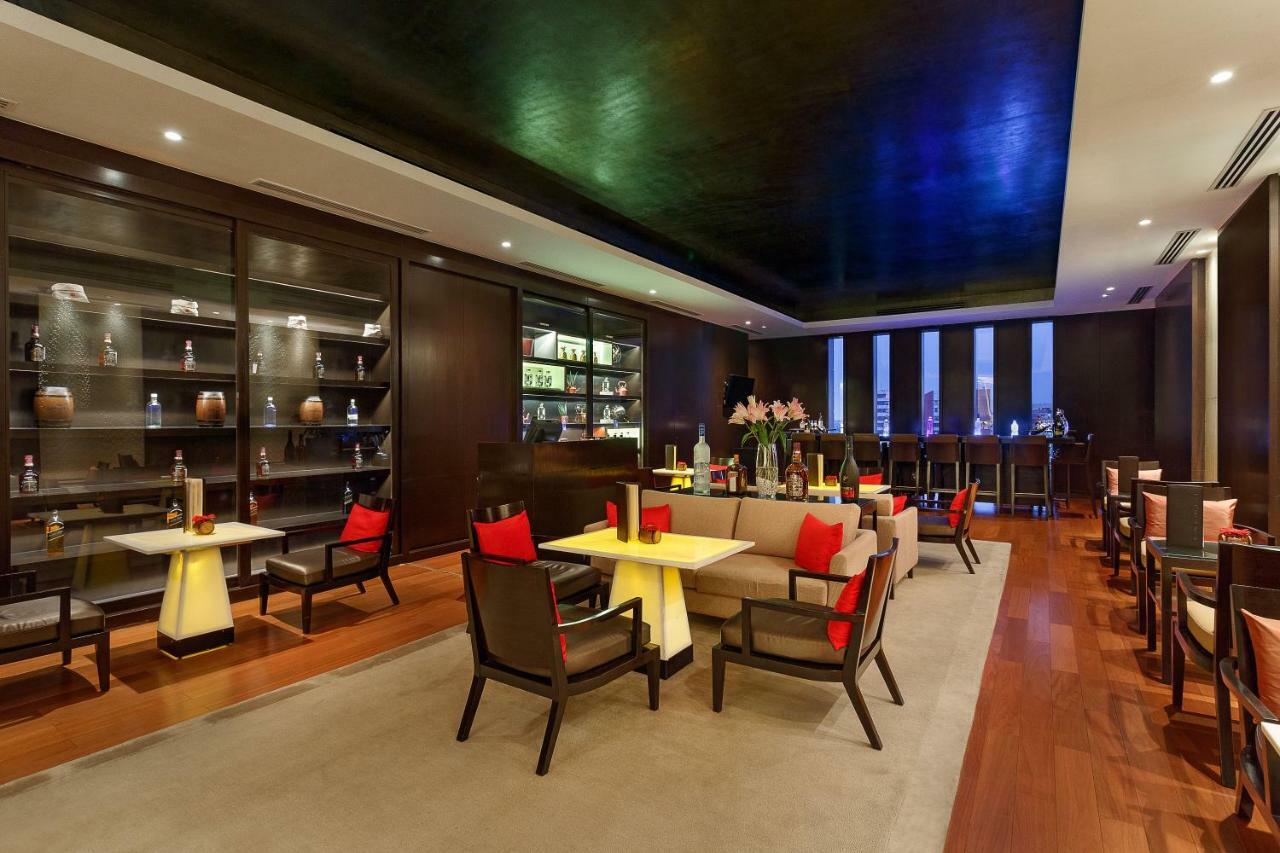 Trident Hyderabad Hotel Exterior photo The Club Lounge at the hotel