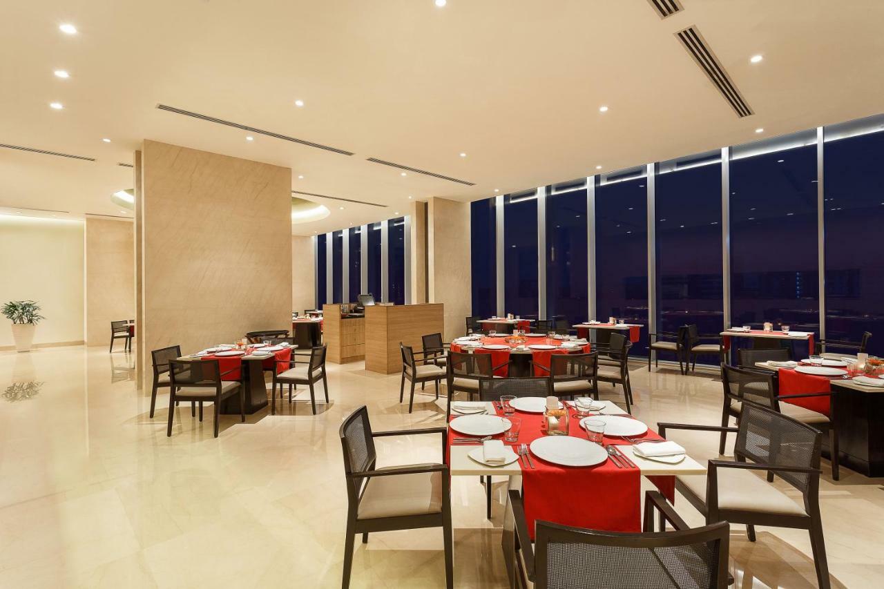 Trident Hyderabad Hotel Exterior photo The restaurant